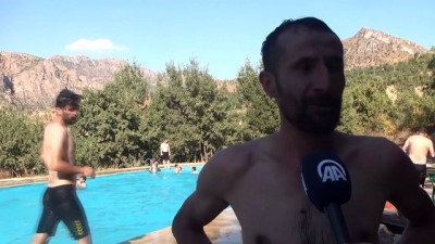 yuzme - Irak sınırındaki Çukurca'da havuz keyfi - HAKKARİ  Videosu