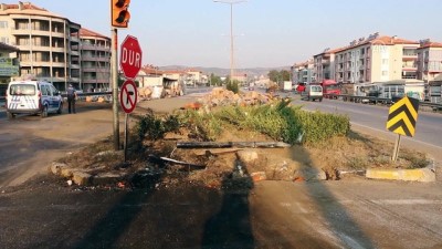 karayollari - Tırın devrilme anı güvenlik kamerasında - MANİSA  Videosu