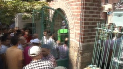 kucuk cocuk -  Balkondan düşen çocuk toprağa verildi  Videosu