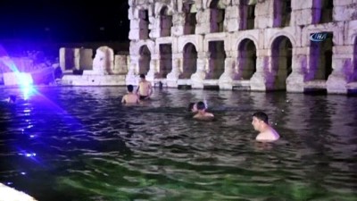 sifali su -  2 bin yıllık Roma Basilica Therma hamamında yüzme keyfi  Videosu