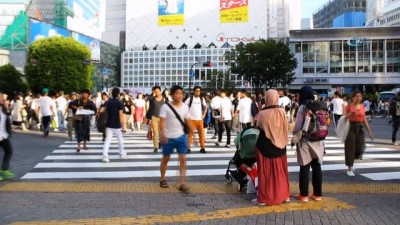 yaya gecidi -  - Dünyanın En Kalabalık Yaya Geçidi Tokyo’da
- Tek Seferde 2 Bin 500 Yaya Karşıdan Karşıya Geçiyor  Videosu