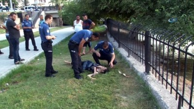 intihar -  İntihar etmek için nehre atlayan kadını vatandaşlar kurtardı  Videosu