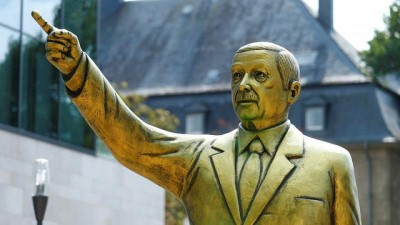 Almanya'da Recep Tayyip Erdoğan'ın heykeli dikildi