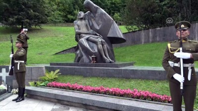 Dışişleri Bakanı Çavuşoğlu'ndan, Antakalnis Özgürlük Savaşçıları Anıtı’na çelenk - VİLNİUS 