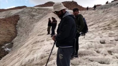 sili - Van Gölü'ndeki kirliliğe dikkat çekmek için Süphan'a tırmandılar - VAN  Videosu