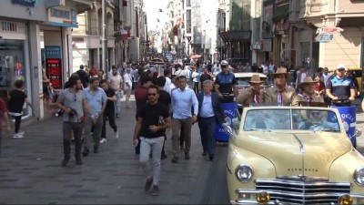 nostalji -  İstiklal Caddesi’ni rengarenk klasik araçlar süsledi  Videosu