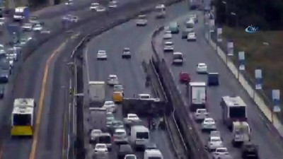 trafik yogunlugu -  Küçükçekmece E-5 Karayolu Topkapı istikametinde kamyonet devrildi  Videosu
