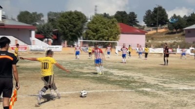 futbol turnuvasi -  Maç ortasında hortum çıktı Videosu