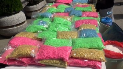 hava yastigi -  Piyasa değeri yaklaşık 44 milyon lira olan 2 milyonun üzerinde hap ve 6 kilo kokain ele geçirildi  Videosu