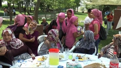 huzur evi -  Sakaryabaşı'nda yaşlılarla piknik  Videosu