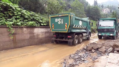 dere yatagi - Şiddetli yağışın ardından 5 ev tedbir amaçlı boşaltıldı - RİZE  Videosu