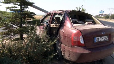uzman erbaslar -  Otomobil aydınlatma direğine çarptı: 1 asker hayatını kaybetti 2 asker yaralandı  Videosu