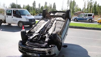 direksiyon - Otomobil devrildi: 1 yaralı - SİVAS Videosu