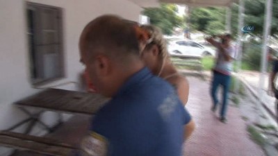 kadin cantasi -  Polisi darp eden travesti ile sevgilisi adliyeye sevk edildi  Videosu