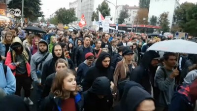 sony - Berlin’de ırkçılığa karşı protesto yürüyüşü  Videosu