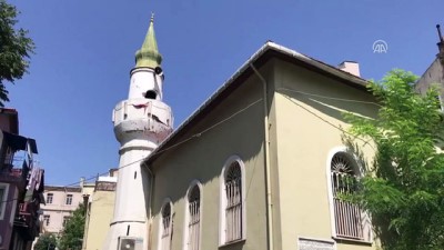 emekli imam - Hasar gören tarihi caminin minaresinin yapımına başlandı - İSTANBUL Videosu