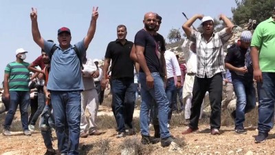 goz yasartici gaz - İsrail'den Ras Karkar'daki gösteriye sert müdahale (2) - RAMALLAH Videosu