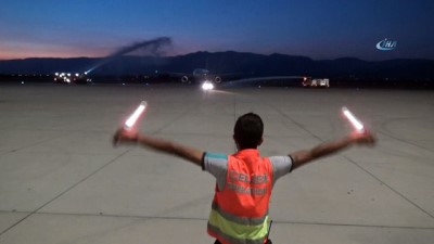 govdeli -  Koca Seyit Havalimanı en büyük misafirini ağırladı Airbus A330 su köprüsü ile karşılandı  Videosu