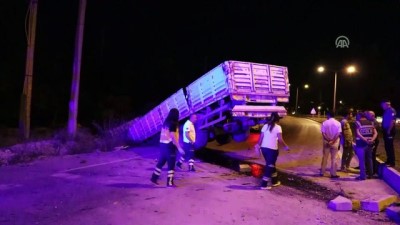 dere yatagi - Sürücüsü alkollü tır, dere yatağına devrildi - BURDUR  Videosu