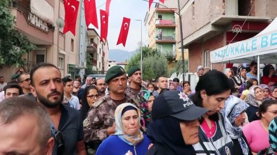 sehit polis - Şehit polis memuru Doğan, son yolculuğuna uğurlandı - DENİZLİ Videosu