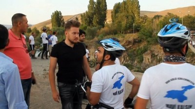 sili -  1. Ulusal Van Denizi'ni Pedallıyoruz, etkinliğine katılan sporcular Muradiye Şelalesi’nde kamp kurdu  Videosu