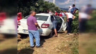 hemzemin gecit -  İzmir'de tren otomobile çarptı, yolcular dehşeti yaşadı: 1'i ağır 2 yaralı Videosu