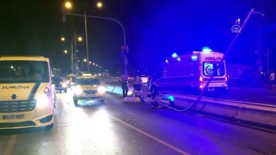 trafik lambasi - Tramvay durağına giren otomobilin sürücüsü yaralandı - İZMİR  Videosu