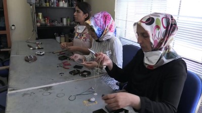 ametist tasi - Aydıncıklı kadınlar ekmeklerini taştan çıkarıyor - YOZGAT Videosu