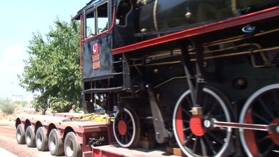 kitap okuma -  20. yüzyılın ilk buharlı lokomotifi karayoluyla Kepez'e geldi...Tarihi lokomotif havadan görüntülendi  Videosu