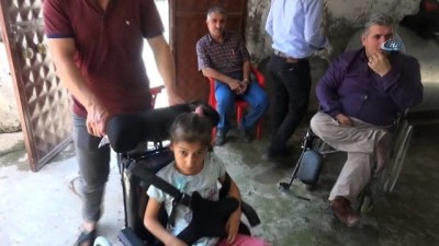 engelli kiz -  Engelli maaşıyla engelli kıza tekerlekli sandalye aldı Videosu