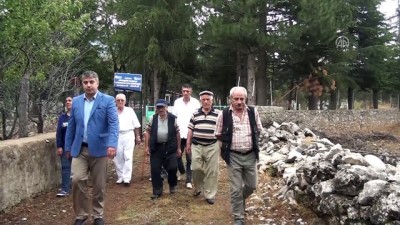 mezarlik ziyareti - Hayırsever iş adamı köyünde 200 mezar yaptırdı - ANTALYA  Videosu