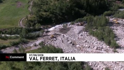italya - İtalya'da toprak kayması: 2 ölü Videosu