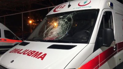 dugun konvoyu - Park halindeki ambulansa taşlı saldırı - SAMSUN  Videosu