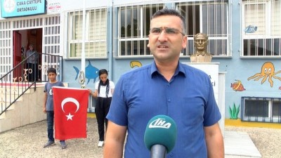 mevsimlik isci -  Yere düşen Türk bayrağını defalarca öpüp kaldırdılar...Siirtli mevsimlik tarım işçisi çocuklardan duygulandıran hareket kamerada  Videosu