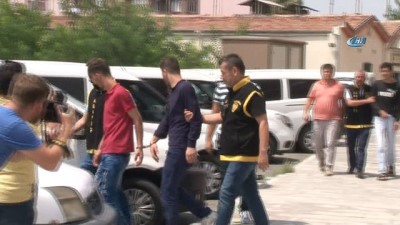 polis araci -  Adana'da takılı kalan korna cinayeti  Videosu
