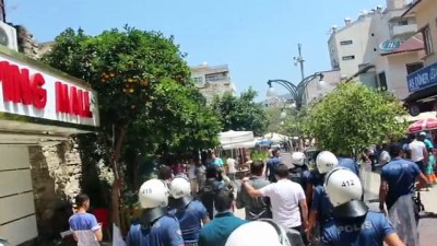 unlu marka -  - Kuşadası’nda esnaf kepenk indirip, yolu kapattı  Videosu