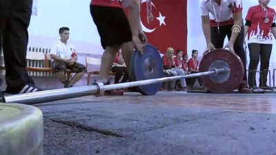 malzeme deposu - Malzeme deposundan Türkiye şampiyonu çıkardı - GAZİANTEP  Videosu