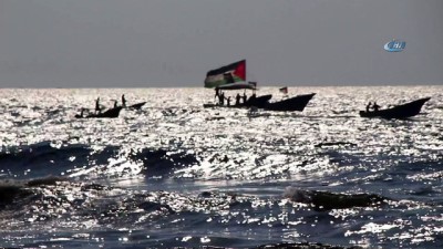  - Filistinliler İsrail’in Deniz Ablukasını Kırmak İçin Denize Açıldı