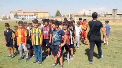 futbol okulu - Terör mağduru çocuklara futbol eğitimi - ŞIRNAK  Videosu