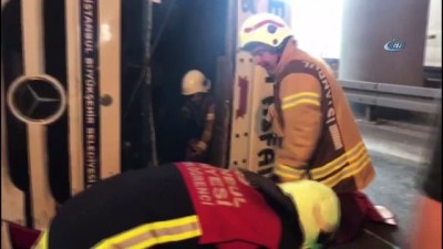 kirkoy -  Yenikapı Sahil Yolu'nda hafriyat kamyonu devrildi  Videosu