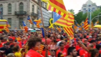 ispanya -  - 1 Milyon Katalan Sokaklara Döküldü Videosu