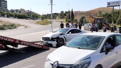 Otomobil servis minibüsüyle çarpıştı: 8 yaralı - DENİZLİ