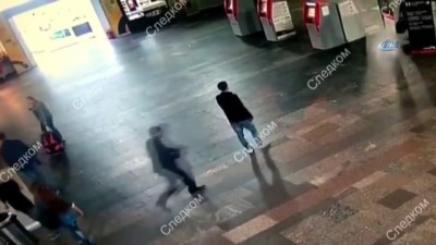 bekleme odasi -  Rusya’da tren istasyonunda bıçaklı saldırı: 2 ölü, 2 yaralı  Videosu