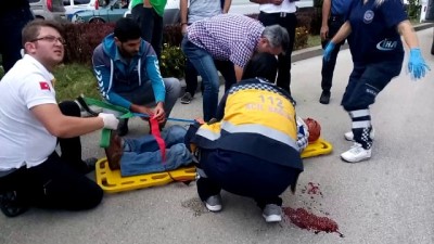 insaat malzemesi -  Traktörün römorkundan düşen yaşlı adamı görmediler, yollarına devam ettiler Videosu