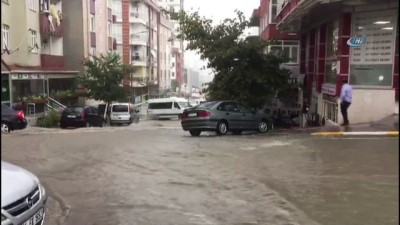 siddetli yagis -  Vatandaşlar sel basan evlerindeki suları kovalarla boşalttı  Videosu
