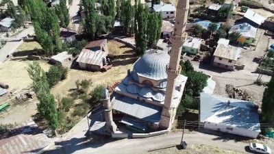 yeni cami -  İki farklı minaresiyle dikkat çeken cami havadan görüntülendi  Videosu