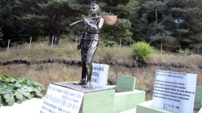 anit mezar -  Ölmeden önce kendine ve eşine anıt mezar yaptırdı  Videosu