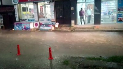  Kastamonu'da dolu çatıları deldi, araçların camlarını kırdı