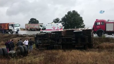  Devrilen kamyonun altında kalarak can verdi 