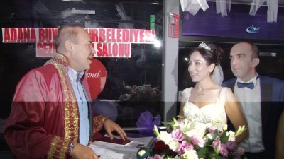  Halk otobüsünde nikah töreni
